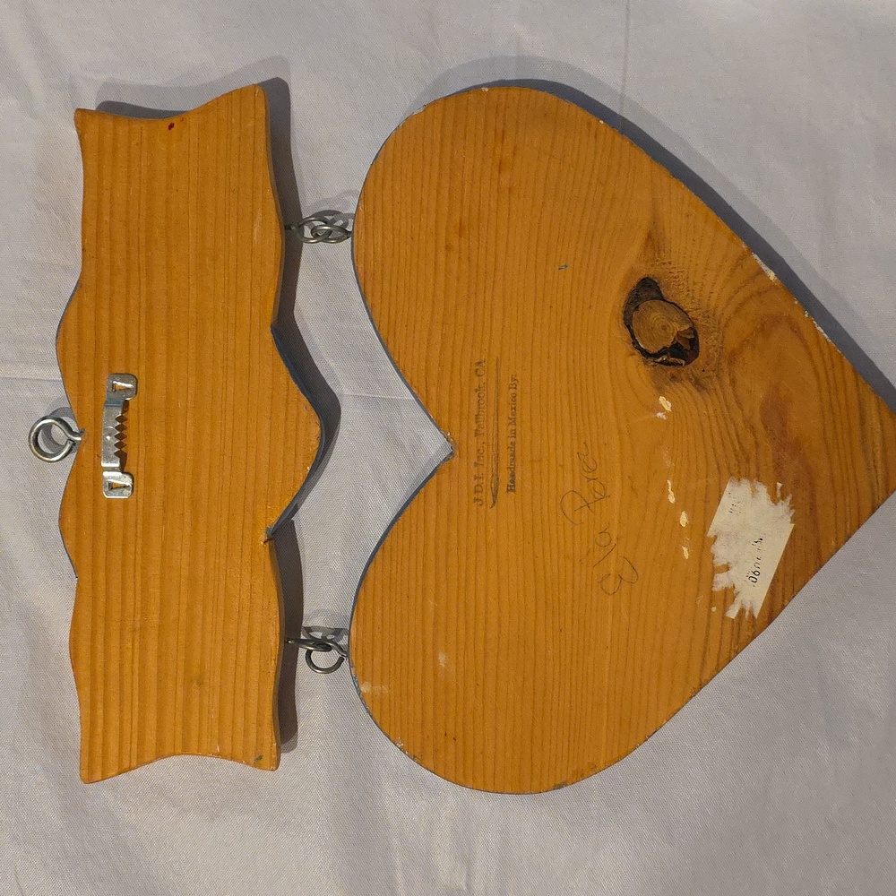 J.D.I. Inc. Handpainted Handmade Heart-Shaped Wall Door Hanging Famhouse Cottage - Picture 4 of 7